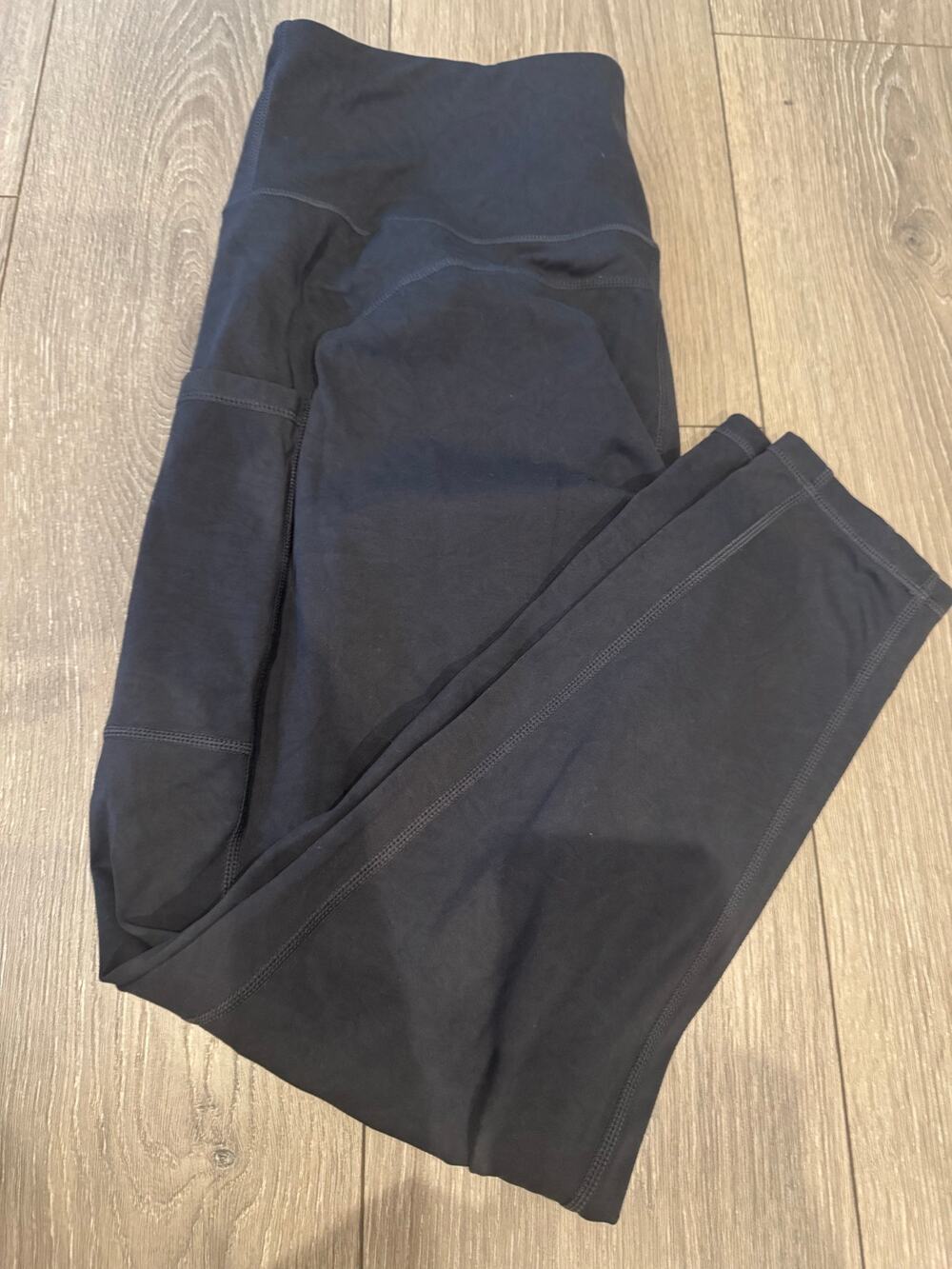 Women’s Black High-Waisted Athletic Leggings with Pockets – Size Large